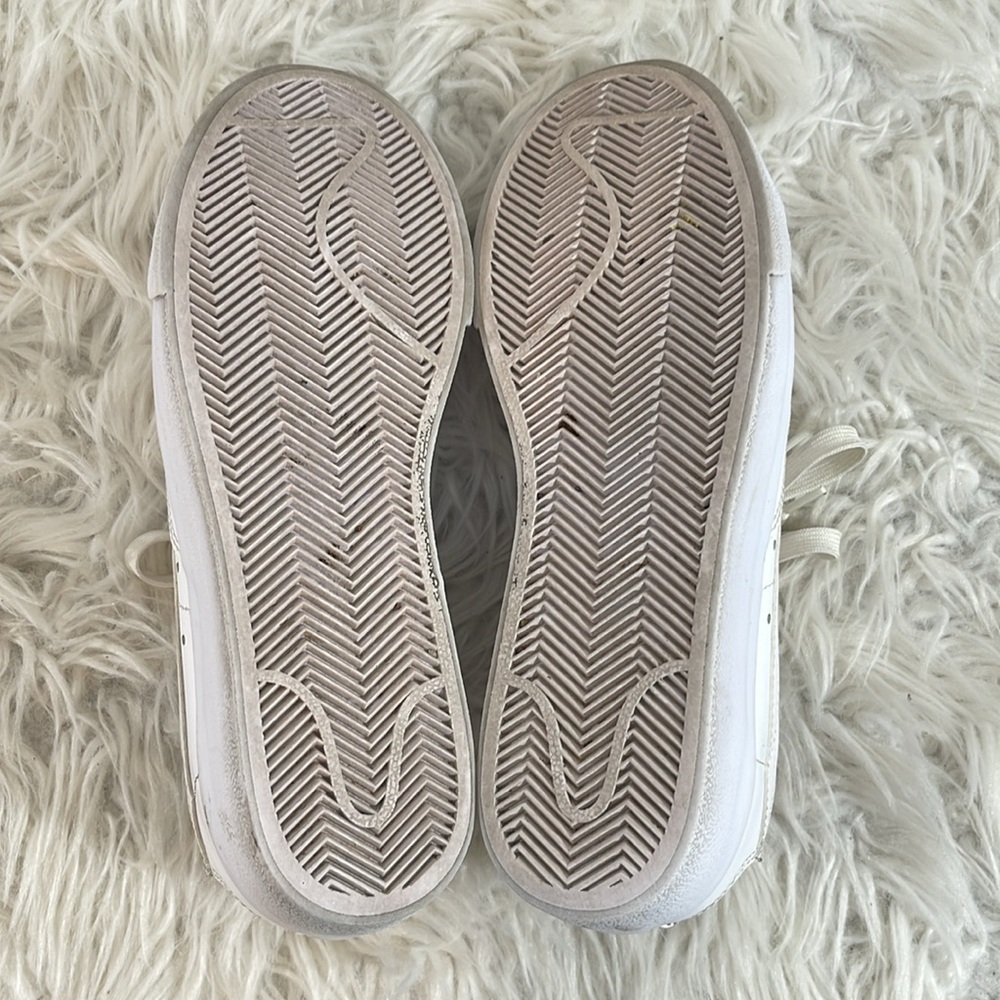 Nike Women's Blazer Low Platform Triple White Leather Sneaker Size 8 - Picture 11 of 12